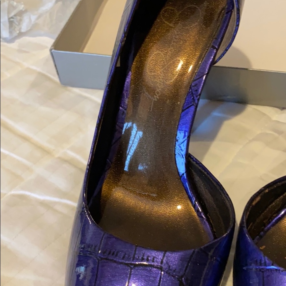 Shoes - Picture 3 of 10